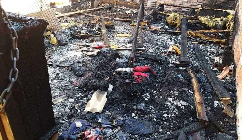 Polícia conclui inquérito sobre morte de crianças carbonizadas no AC e indicia mãe por abandono de incapaz