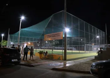 Prefeita Socorro Neri entrega quadra sintética no Manoel Julião