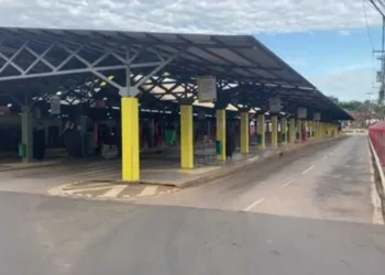 Motoristas fazem paralisação dos ônibus de Rio Branco