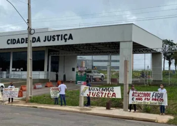 Caso Jonhliane: Família faz protesto durante audiência que decide se motorista que matou mulher vai a júri