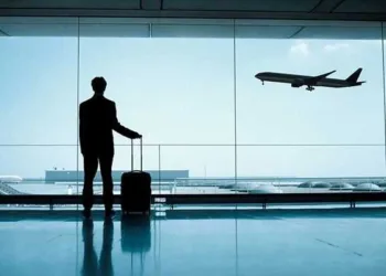 Passageiro com necessidades especiais deve ser indenizado em R$ 4 mil por atraso do voo