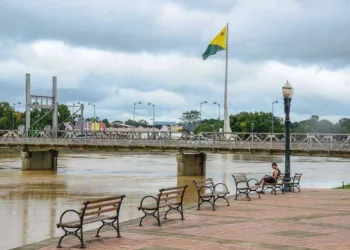 Rio Acre sobe e fica a 1m12cm de atingir a cota de alerta na Capital
