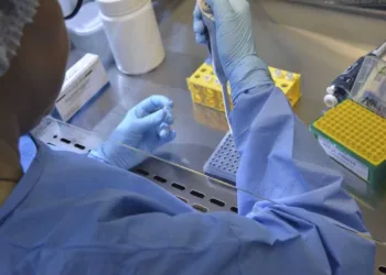 O Laboratório Central de Saúde Pública de Santa Catarina (LACEN) está realizando exames para identificação do novo coronavírus (COVID-19)