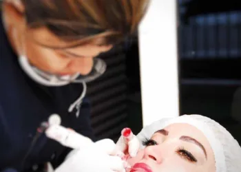 Cler Salomão promove evento on line gratuito sobre micropigmentação labial
