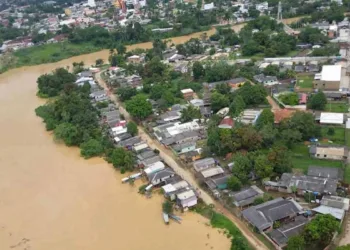 Em Assis Brasil o Rio Acre já baixou mais de 3,5 metros. Agora, a preocupação maior é em Brasileia e Epitaciolândia, pois o nível do rio continua subindo (Divulgação Secom Acre)