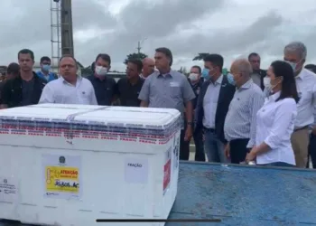 Bolsonaro no Acre: presidente trouxe 21,9 mil doses de vacinas contra Covid-19