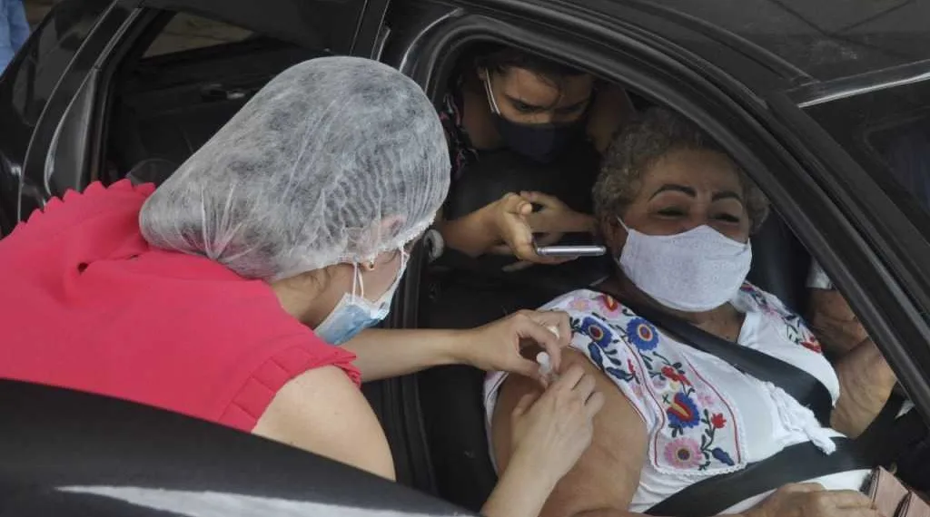 Idosos com idade igual ou superior a 74 anos começam a ser vacinados em Rio Branco