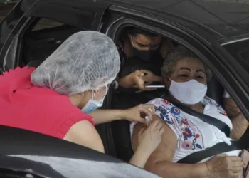 Idosos com idade igual ou superior a 74 anos começam a ser vacinados em Rio Branco
