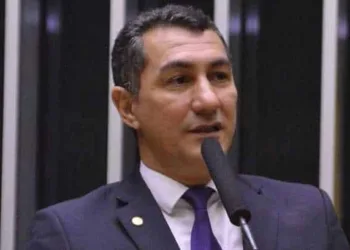 Jesus Sérgio cobra ao Itamaraty proteção para estudantes acreanos que sofrem assédio e extorsão na Bolívia