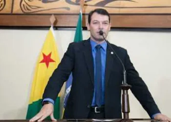 Roberto Duarte alega que o governador não falou que medidas pretende tomar para evitar a falência de empresas (Foto: Agência Aleac)