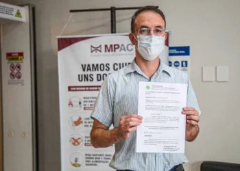 Leo de Brito quer respostas para a lentidão na vacinação (Foto: Assessoria)