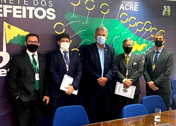 Petecão e Exército discutem reforma do aeroporto de Santa Rosa e instalação de Pelotão em Jordão