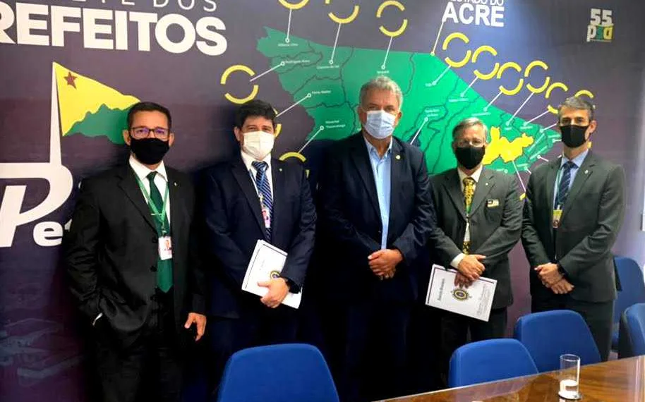 Petecão e Exército discutem reforma do aeroporto de Santa Rosa e instalação de Pelotão em Jordão