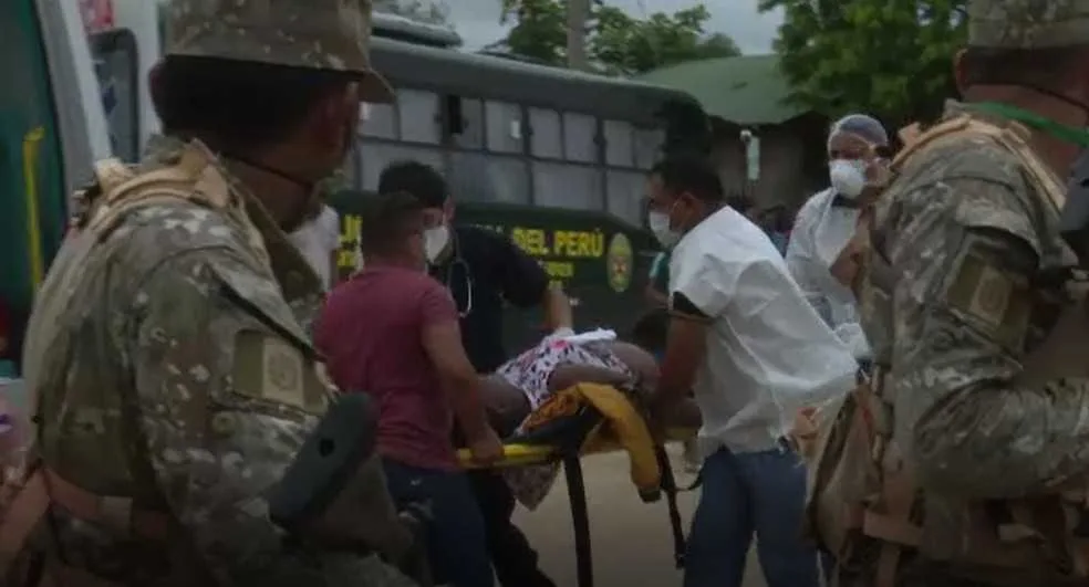 Após confronto com polícia no Peru, sete imigrantes são atendidos em hospital no AC e 130 continuam acampados em ponte