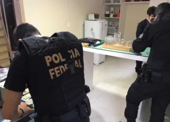 andados judiciais foram cumpridos em Assis Brasil e Rio Branco — Foto: Nucom/PF-AC