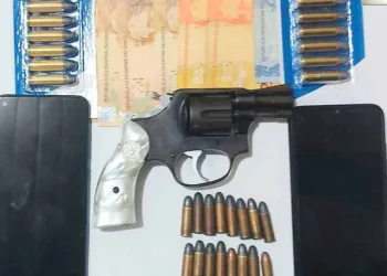 Forças de segurança prendem suspeito com arma de fogo e munições