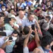 Bolsonaro causa aglomeração ao chegar a Sena Madureira (24) em 24 de fevereiro (Foto: Quésia Melo / Rede Amazônica)