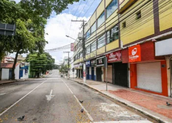 Decreto que determinava o fechamento do comércio nos finais de semana foi revogado e a partir deste sábado poderá voltar a abrir, seguindo protocolos sanitários (Foto: Marcos Vicentti/Secom)