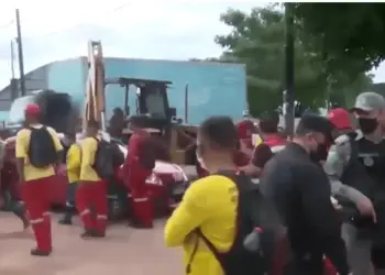 Polícia Militar foi chamada para intervir no protesto pacífico dos trabalhadores da Zeladoria (Foto: Divulgação)