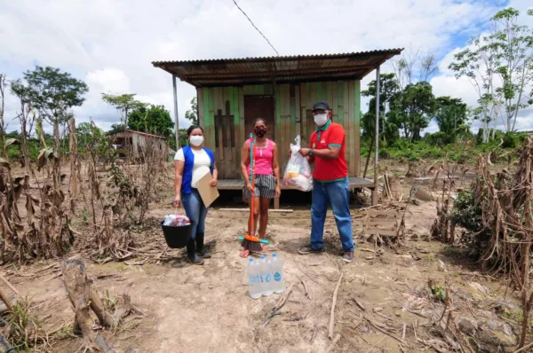 Cinco mil cestas básicas, 4 mil fardos de água mineral e 4 mil kits de limpeza entregues pelo Sistema Fecomércio