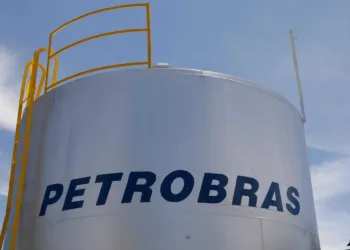 Gasolina e diesel estão mais baratos nas refinarias a partir de hoje