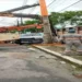 Caminhonete desgovernada atinge poste de concreto da Energisa na 25 de agosto
