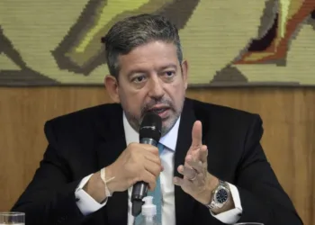Arthur Lira processa Felipe Neto por ter sido chamado de 'excrementíssimo'