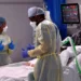 Covid-19: um terço dos sobreviventes tem distúrbios, mostra estudo