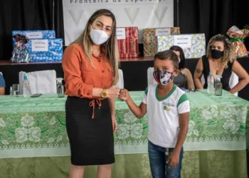 Prefeita Fernanda Hassem participa de abertura do ano letivo 2021