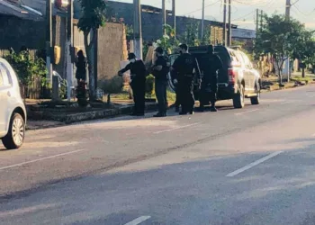 Polícia Civil prende dois e apreende arma de fogo no Cidade do Povo