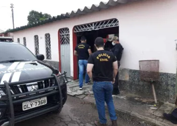 Polícia prendeu homem de 47 anos pelos crimes de lavagem de dinheiro e associação para o tráfico de drogas (Foto: Ascom PC/AC)