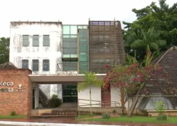 Biblioteca da Floresta está fechada desde 2019 para reforma e manutenção, mas obras não foram iniciadas — Foto: Reprodução/Rede Amazônica