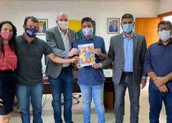 Governador entrega Projeto de Lei de Diretrizes Orçamentarias na ALEAC