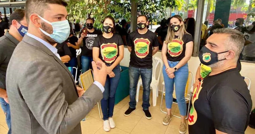 Nicolau Júnior volta a se reunir com aprovados no cadastro de reservas e coloca estrutura da Aleac para os que estão acampados