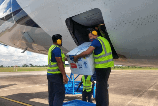 Acre recebeu mais 1.400 mil doses de imunizantes contra a covid-19, que chegaram ontem à tarde, no Avião Solidário da LATAM ()