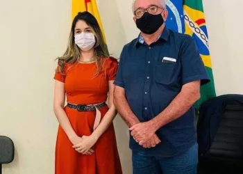 Controladora Rafaela Polanco com o prefeito Camilo Silva (FOTO: Divulgação)