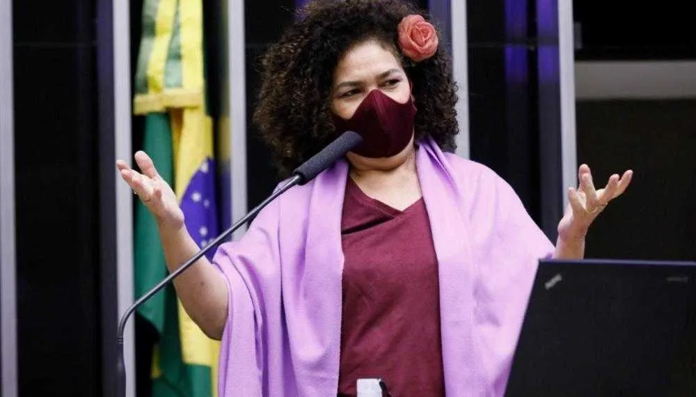 O PDL da deputada, se aprovado, interrompe o aumento do teto salarial decretado pelo Presidente da República
