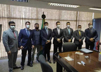 Em reunião no Ministério da Justiça, Roberto Duarte cobra maior combate ao narcotráfico, madeireiros ilegais e a liga camponesa no Acre