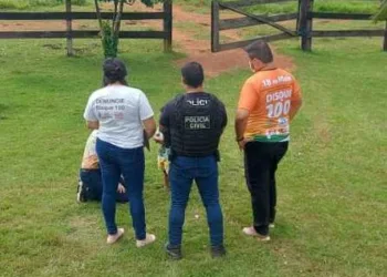 A criança relatou aos policiais e aos conselheiros que naquele mesmo dia sofrera agressões do tio (Foto: Ascom PC/AC)