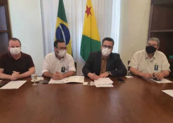 Alan Rick assina termo de autorização para licitação de obras no Estado com recursos de suas emendas