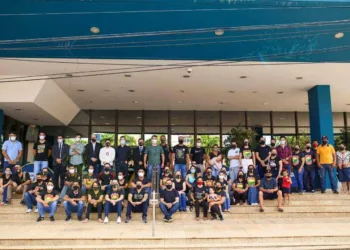 integrantes do Cadastro de Reserva da Polícia Civil que estão acampados no hall da Assembleia Legislativa há quatro dias