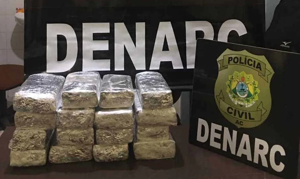 Polícia Civil apreende mais de sete quilos de maconha e prende dois em flagrante