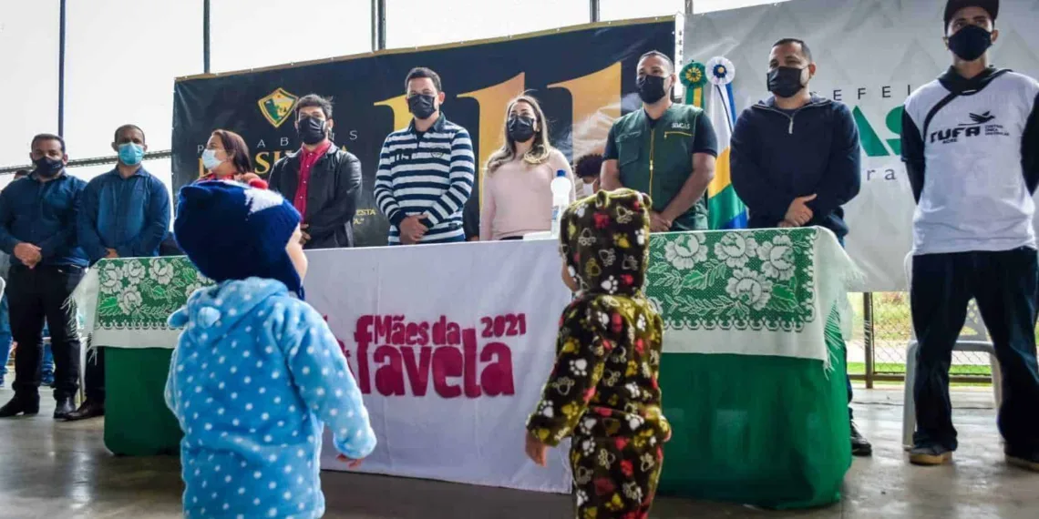 Prefeitura de Brasileia e CUFA entregam 300 tickets alimentação para mulheres chefes de família