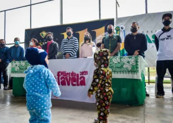 Prefeitura de Brasileia e CUFA entregam 300 tickets alimentação para mulheres chefes de família