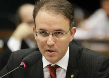 Leo de Brito diz não à privatização da Eletrobras
