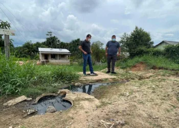 Em Cruzeiro do Sul, Roberto Duarte denuncia abandono de conjuntos habitacionais