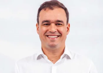 Artigo: A mentira como método de (des)construção política