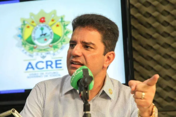 Na TV, Gladson diz que pagamento de adicional para médicos será feito este mês e decisão sobre greve é adiada para novembro