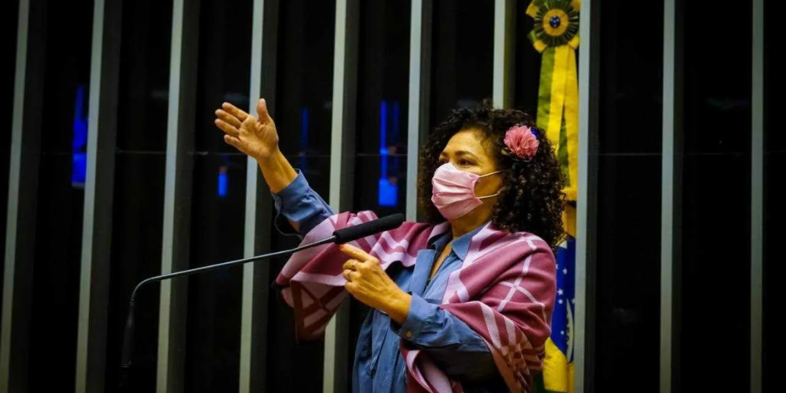No Congresso, Perpétua denuncia que mulher morreu de parto em Marechal Thaumaturgo