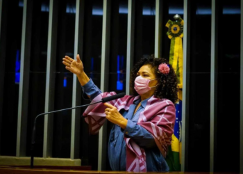 No Congresso, Perpétua denuncia que mulher morreu de parto em Marechal Thaumaturgo